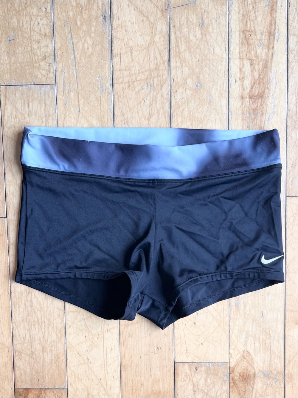Nike Mini Stretch Training Athletic Short Size Medium